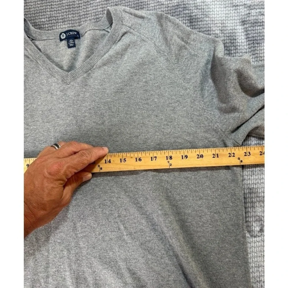 J. Crew Mens Heather Gray Cotton Cashmere V-Neck Sweater Large Long Sleeve Adult